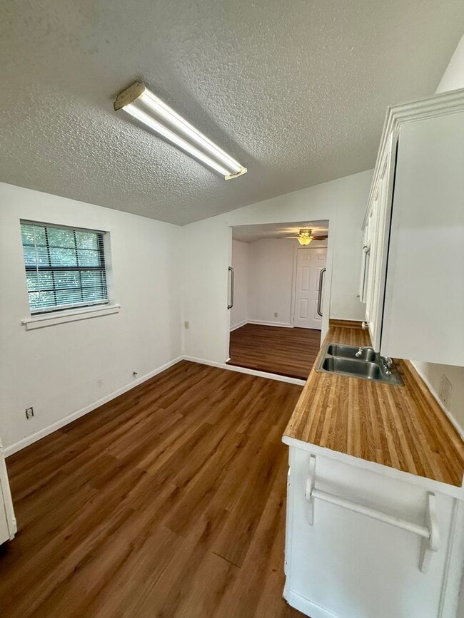 Photo - For Rent – 2 Bedroom, 1 Bath Home in Westl...