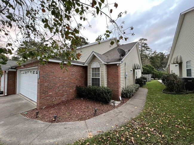 Photo - 7305 Hollis St