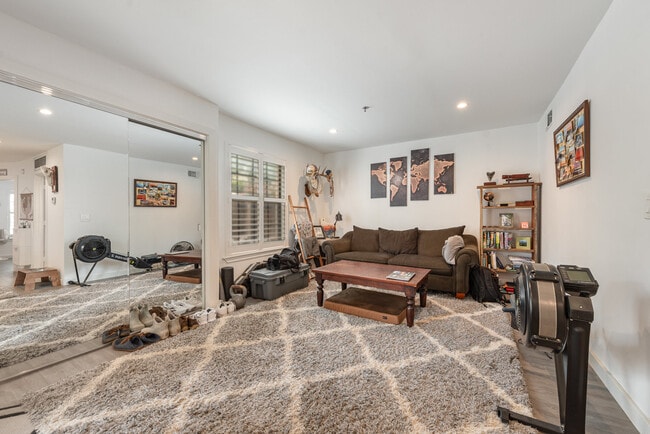Photo - 3901 Travis St