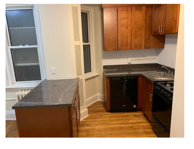 Building Photo - 1728 Beacon St Rental