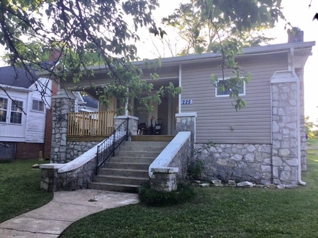 Building Photo - 225 N Germantown Rd