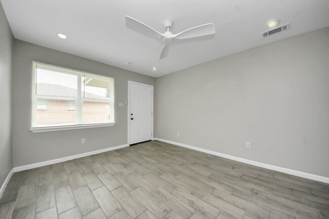 Photo - 5435 Pardee St