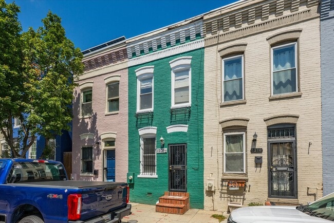 1208 1/2 Wylie St NE - 1208 1/2 Wylie St NE