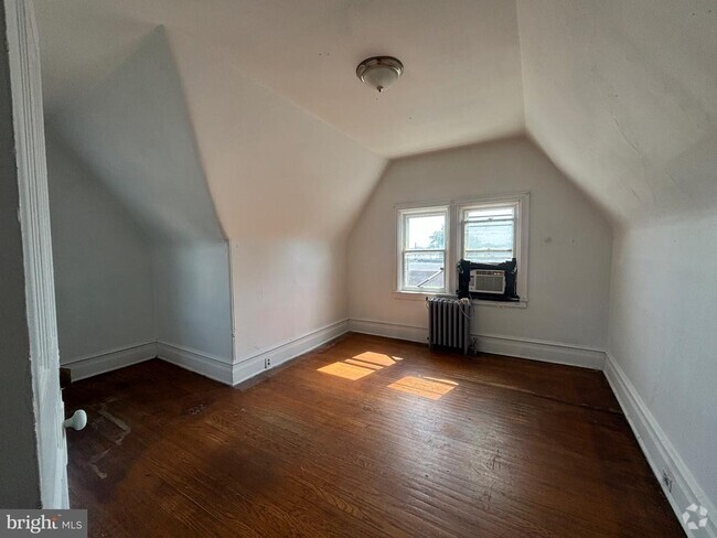 Building Photo - 1216 W Rockland St Rental