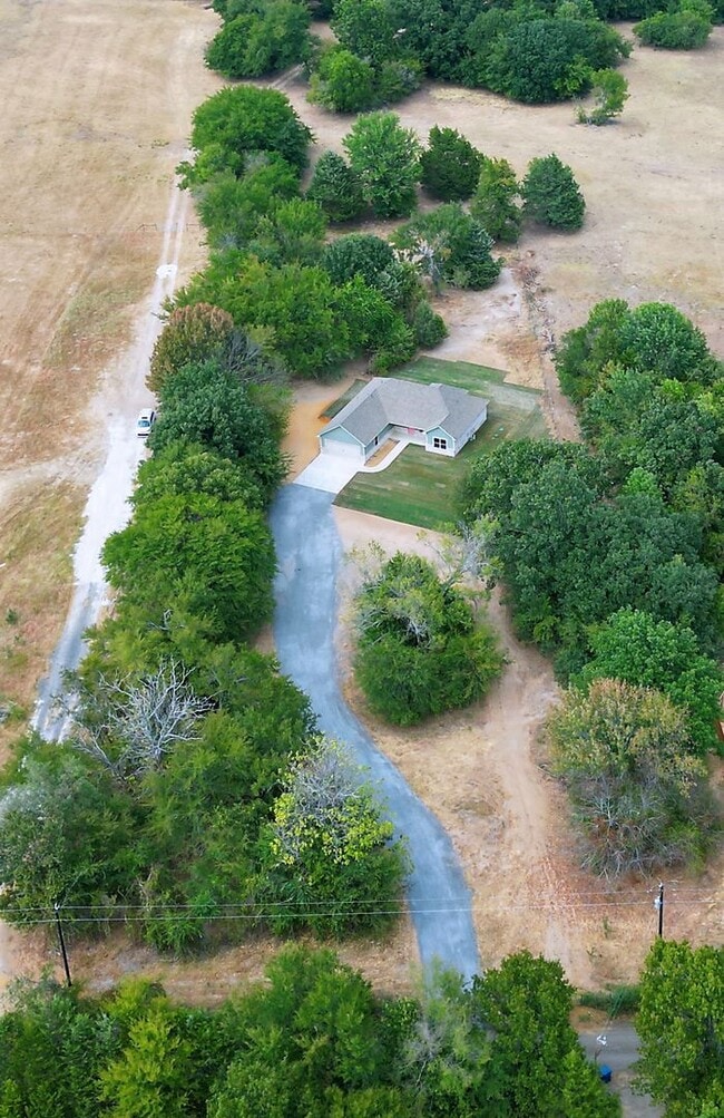 Building Photo - Private 2-Acre Retreat | Custom Home | Gat...