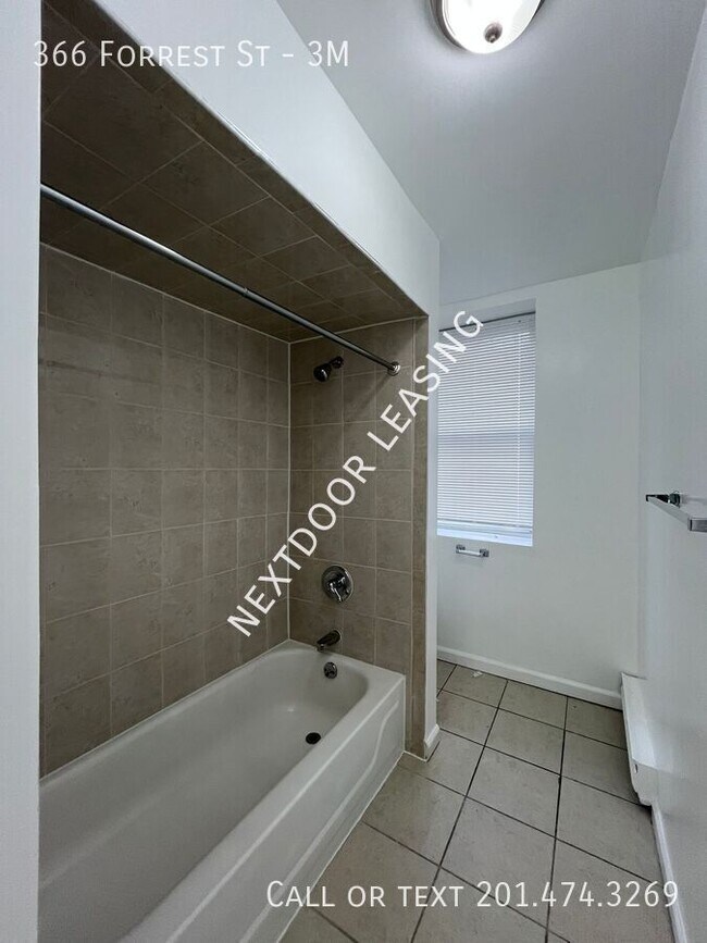 Photo - 366 Forrest St Unidad 3M