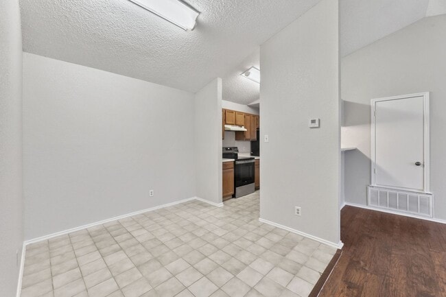 Photo - 6002 Parkwood Dr Unit B