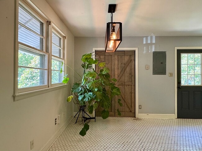 3417 Apache Dr