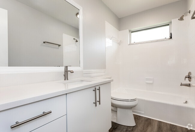 2BR, 2BA - 1,247SF - The Silkwood Apartments