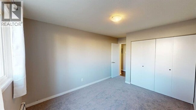 Photo - 10105-10107 107 Ave