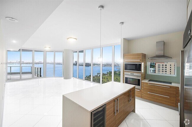 Building Photo - 2020 N Bayshore Dr Unit 1602 Rental