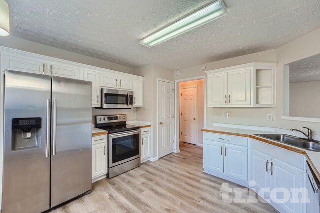 Building Photo - 1504 Riverglen Dr