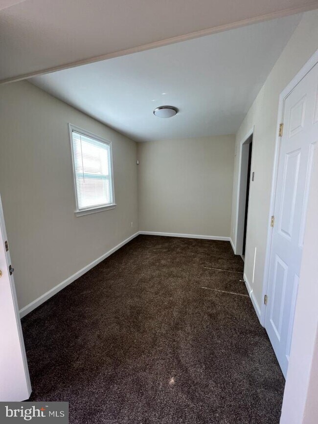 Photo - 2418 Iverson St