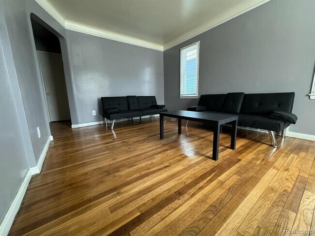 Photo - 13411 Tacoma St