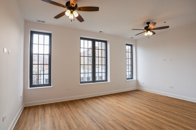 Photo - 3158 N Broadway St Unit #302