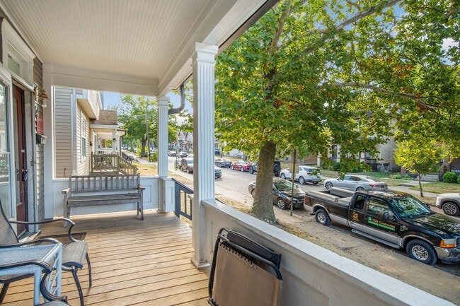 Photo - Ultimate 6-Bedroom House with Spacious Liv...