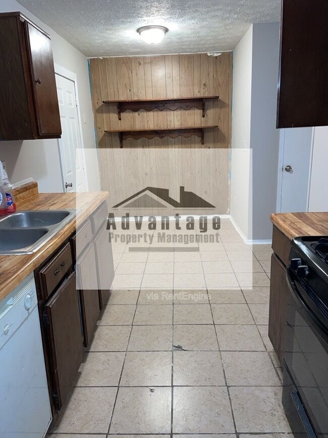 Photo - 944 Brandon Hill Way