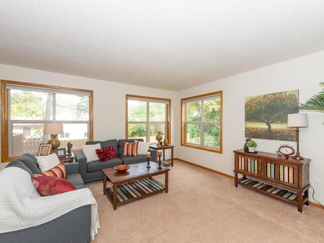 Photo - 1027 6th Ave NE