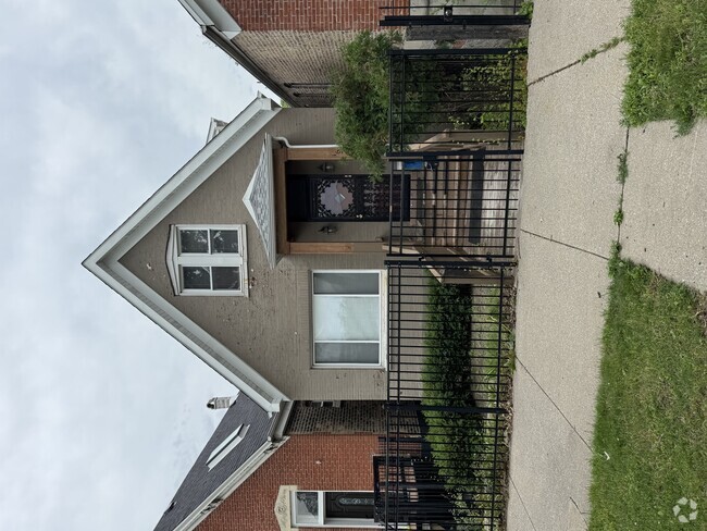 Building Photo - 1624 S Washtenaw Ave. Rental