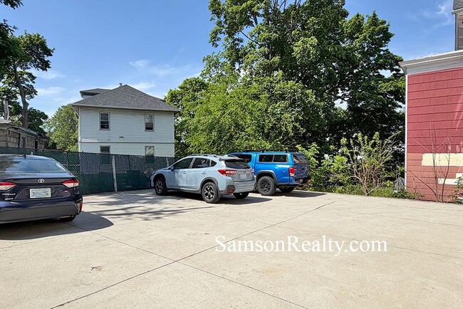 Photo - 129 Abbott St Unit 3