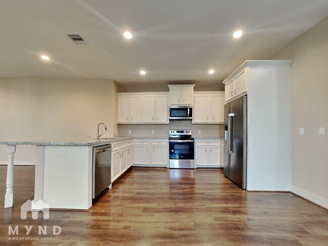 Photo - 5003 Higgins St