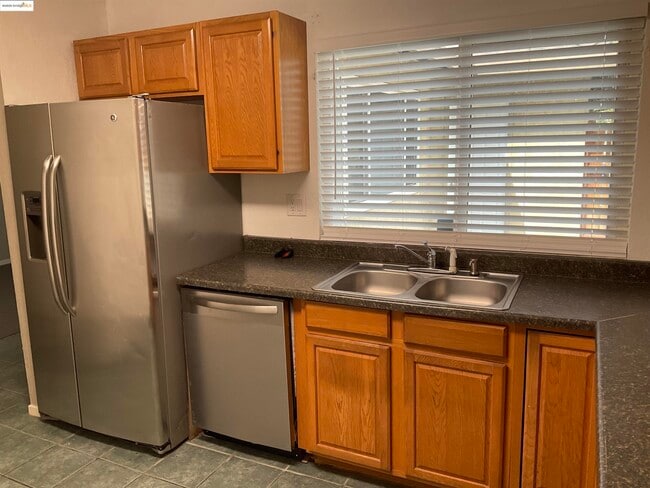 Photo - 1713 Springwood Way