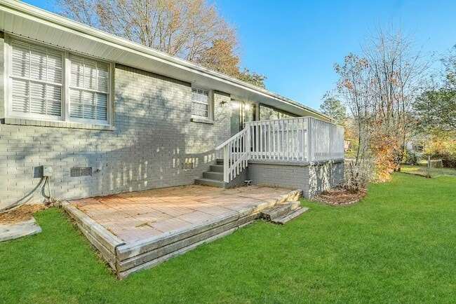 Building Photo - 844 Parkstone Dr