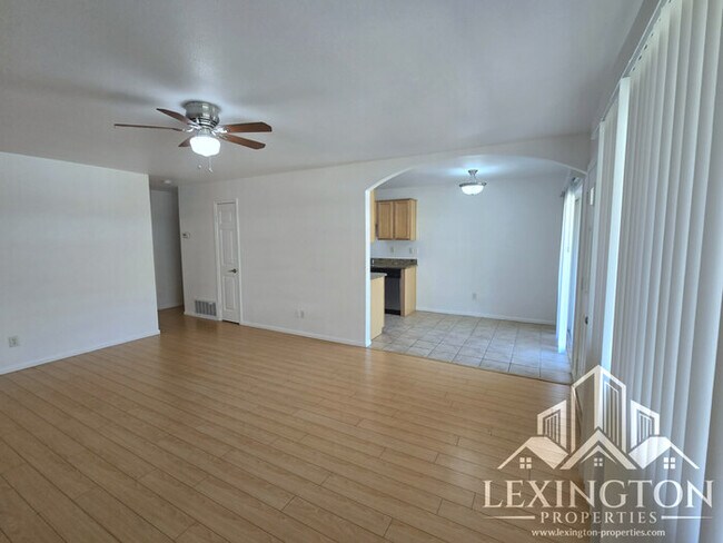 Lovely, 2BD/1BA, Condo in The Villaggio, near Madison Ave. and American River College!