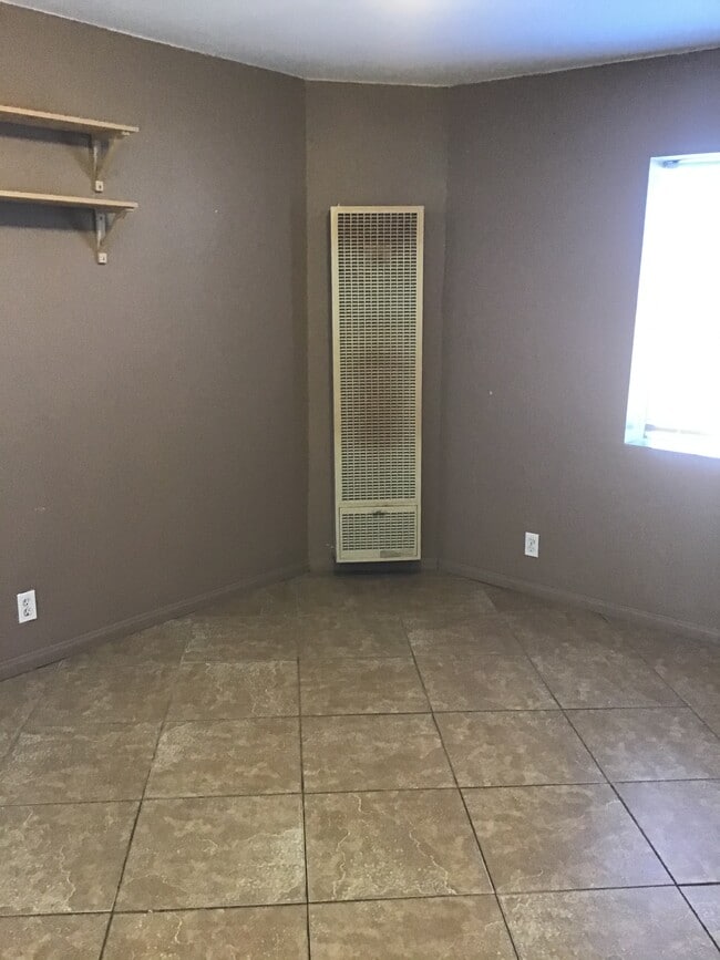 Sala de estar/dormitorio - 430 W Haloid Ave Unidad B