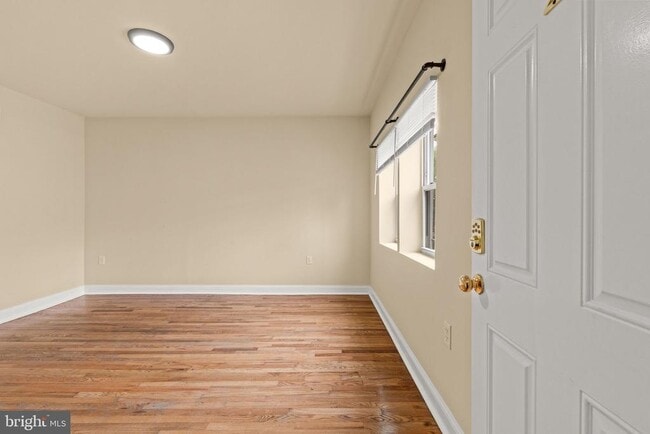 Building Photo - 1716 Capitol Ave NE Unit 2