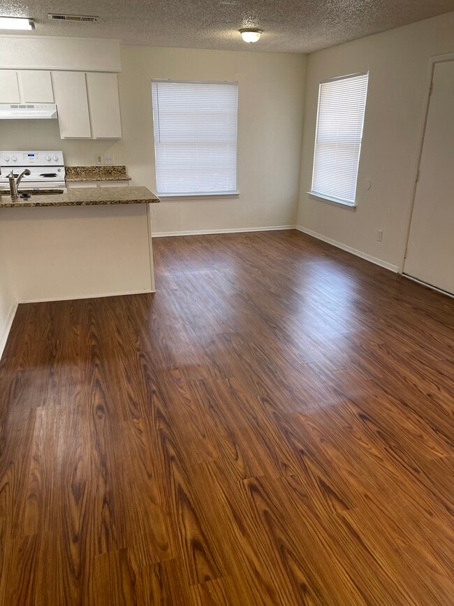 Building Photo - 3208 Matthews Dr Unit 3208