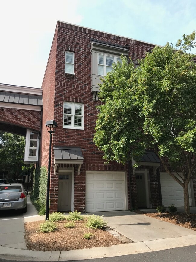 Photo - 100 N Laurel Ave