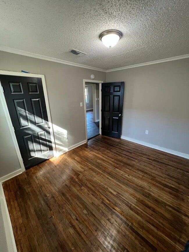 Photo - 808 Josephine St