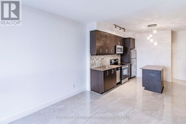 Photo - 2885 Bayview Ave Unit 813