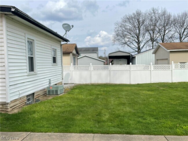 Photo - 530 Thelma Ave