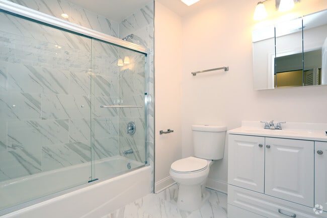 3BR, 4BA - 2nd Bathroom