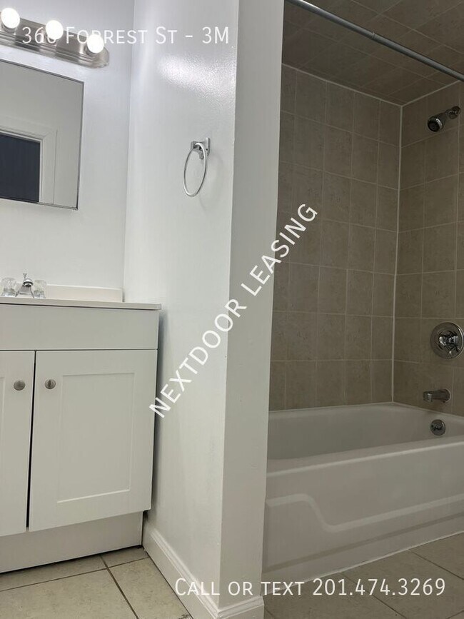 Photo - 366 Forrest St Unidad 3M