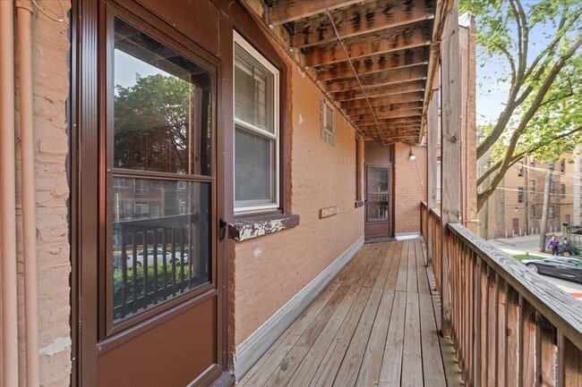 Photo - 2512 N Lincoln Ave Unit 2