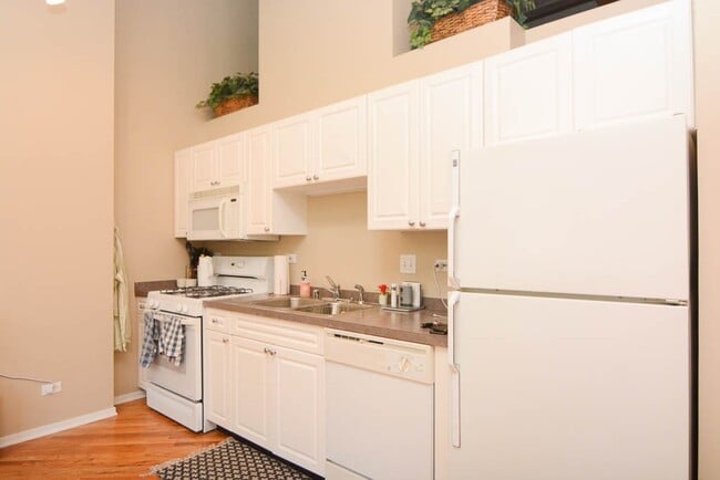 Photo - 226 N Clinton St Unidad J01P