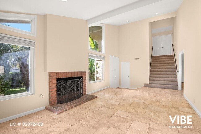 Photo - WESTLAKE HILLS- 5 BEDROOMS on a Quiet Street. Walk to everything!!!