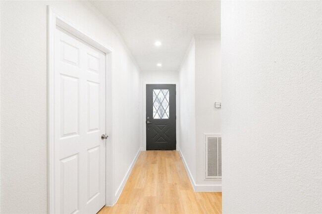 Photo - 15707 Amapola Dr