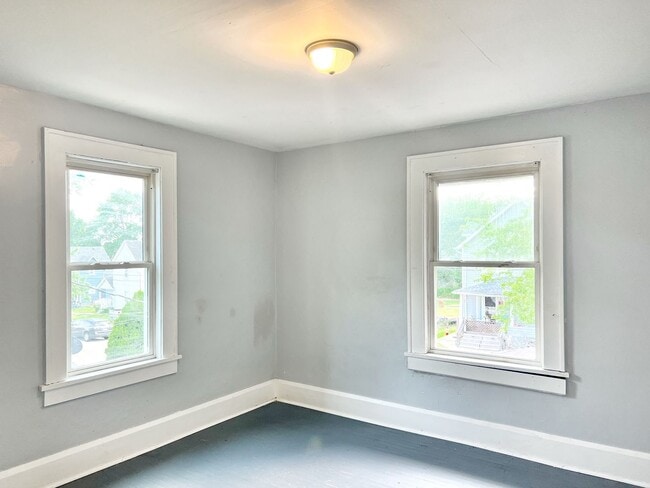 Photo - 1438 Rowland Ave NE