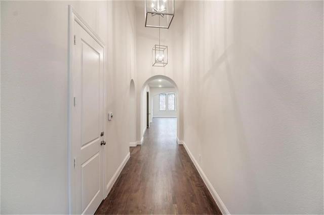 Photo - 860 Avery St