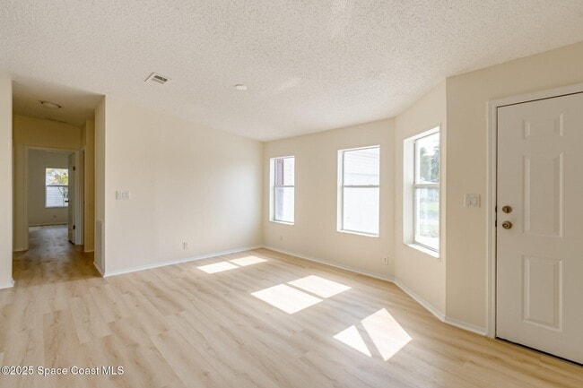 Photo - 250 Timber Run Way