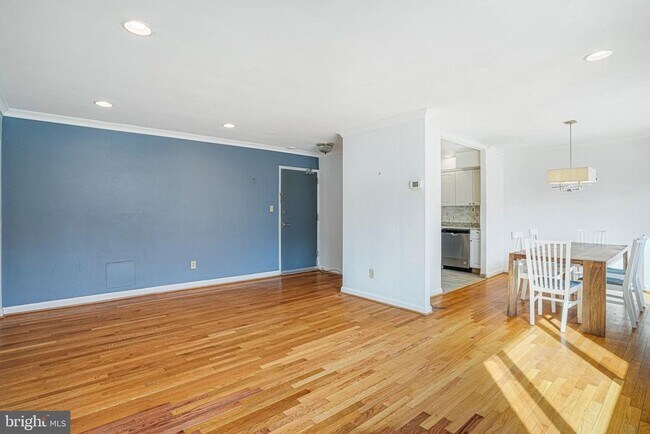 95 E Wayne Ave Unit 209