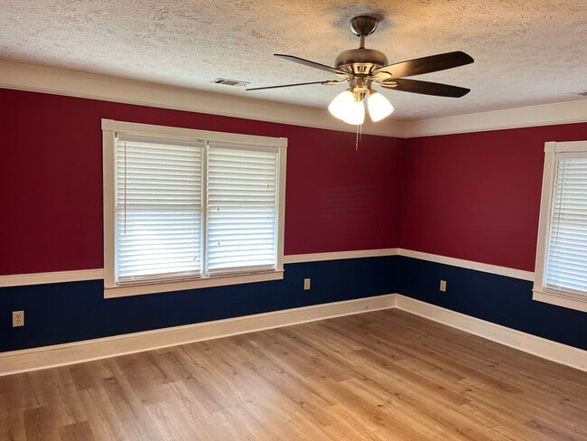 Photo - Charming 3-Bedroom Home with Multiple Fireplaces in Jonesboro