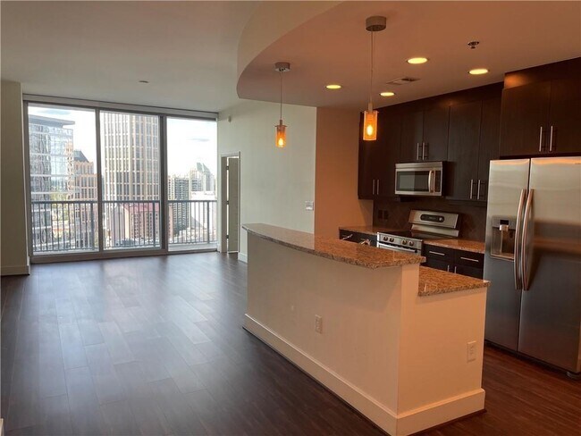 Photo - 1080 Peachtree St NE Unidad 2015
