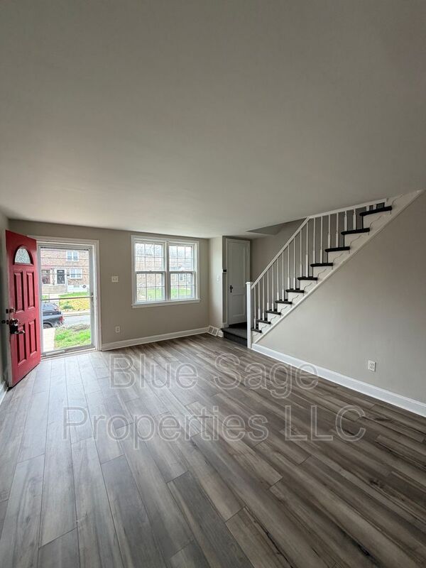 Photo - 2345 Bond Ave