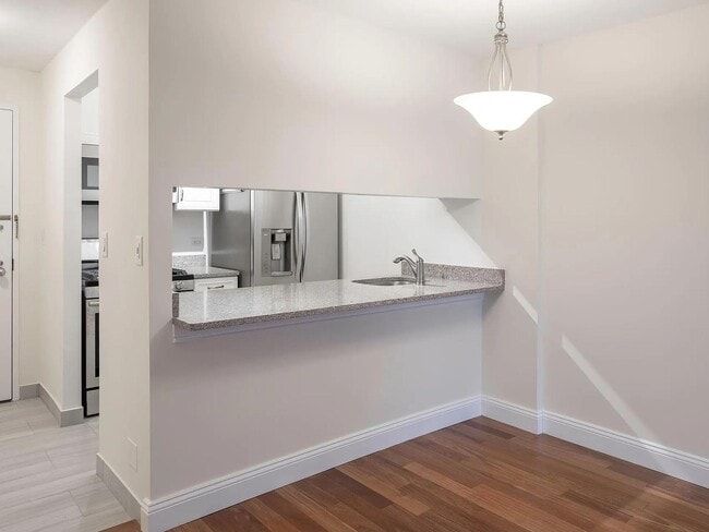 Photo - 200 Rector Pl