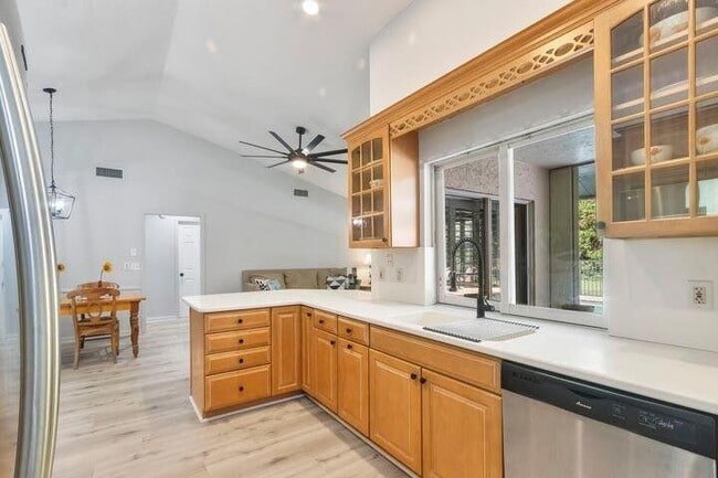Photo - 691 Foresteria Ave